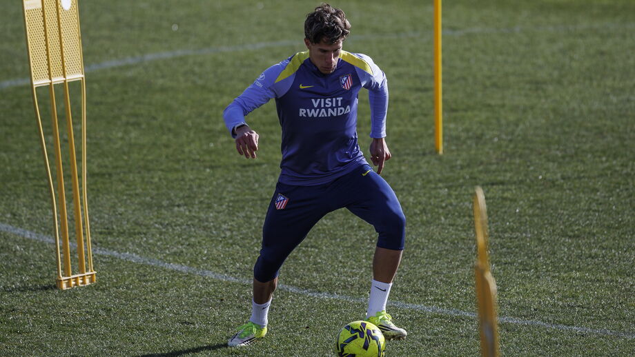 Giuliano é um dos três filhos de Diego Simeone que seguiu as pisadas do pai