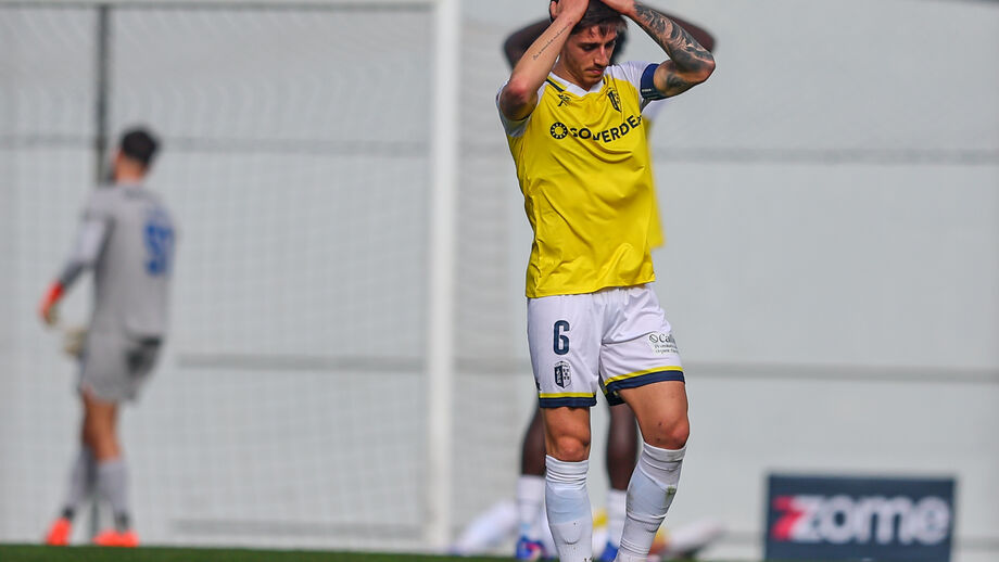 Jota Gonçalves fica no Vizela