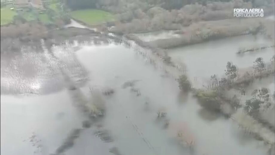 Feitos voos de reconhecimento aéreo para identificar populações e infraestruturas em risco 