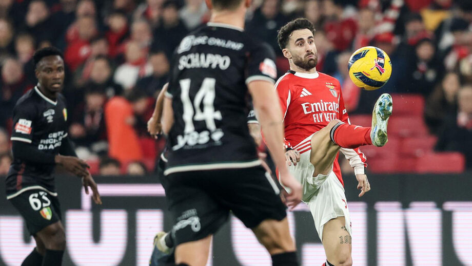 Rafa bate à porta do onze do Benfica