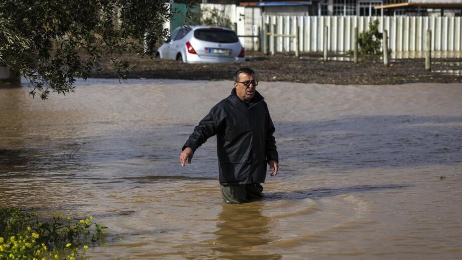 Localidade de Tancos tem várias zonas alagadas. Rio Tejo continua com correntes fortes