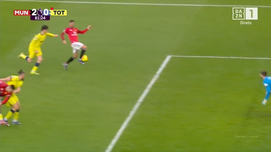 Dalot assiste e Bruno Fernandes marca no jogo Manchester United-Tottenham