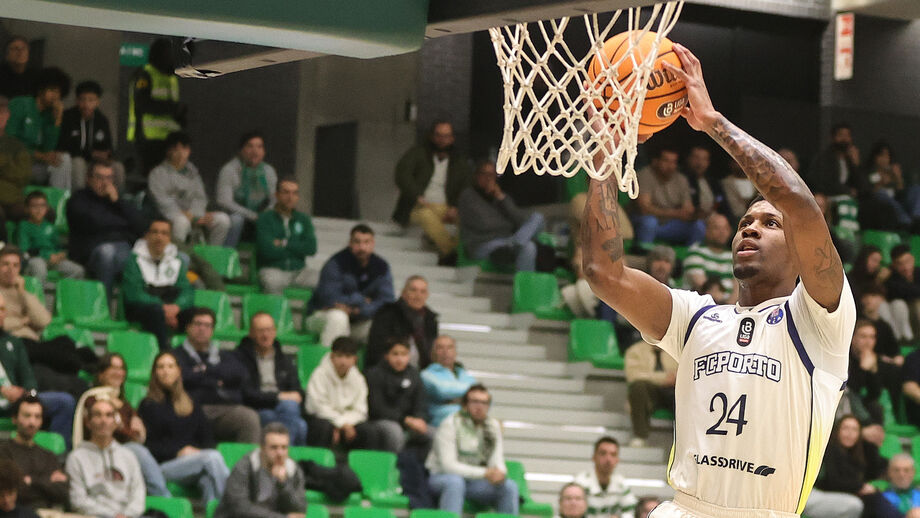FC Porto vence Sporting no João Rocha por 76-82 num jogo de basquetebol