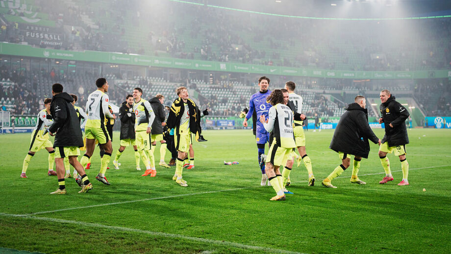 Jogadores do Borussia Dortmundo a celebrar