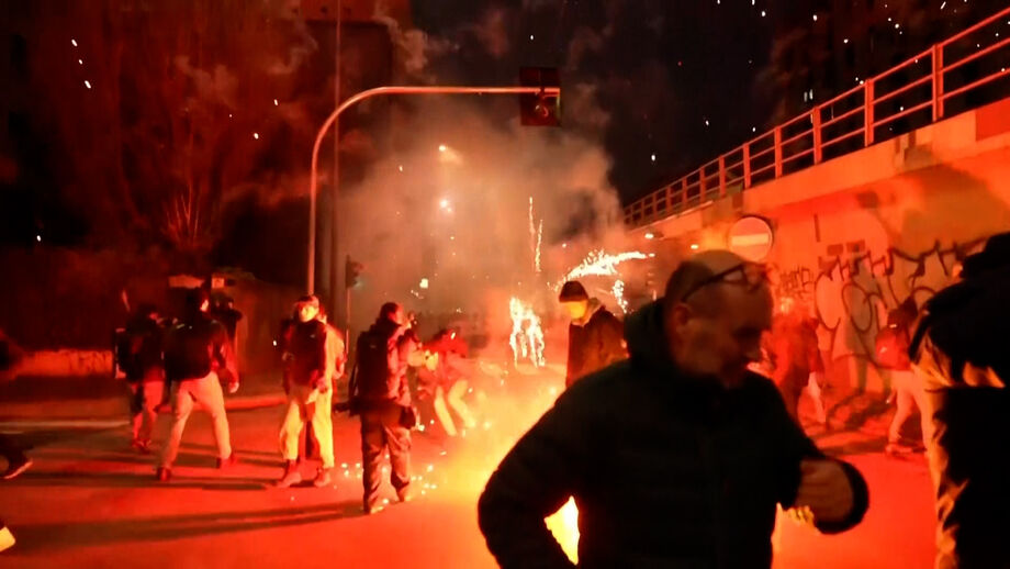 Foram captadas imagens impressionantes de manifestações na última madrugada