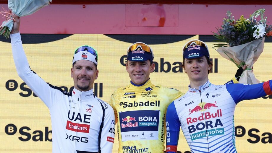 João Almeida acompanha consagração de Evenepoel na Volta à Comunidade Valenciana