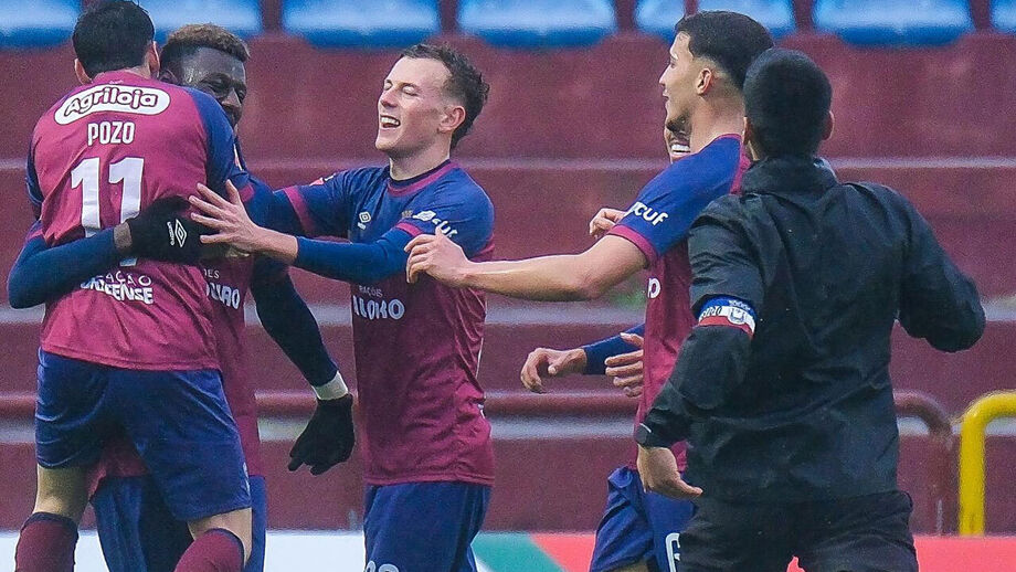 Jogadores do Torreense a celebrar 