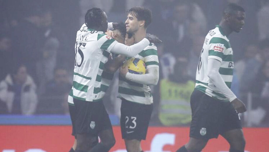 Jogadores do Sporting festejam após o 1-1