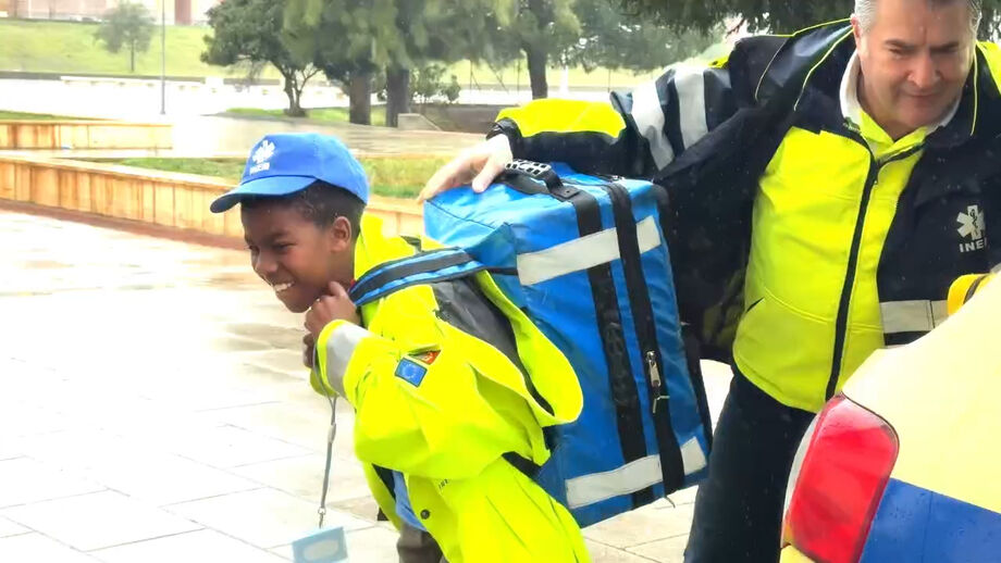Menor estava com a mãe e com os dois irmãos gémeos mais novos no carro