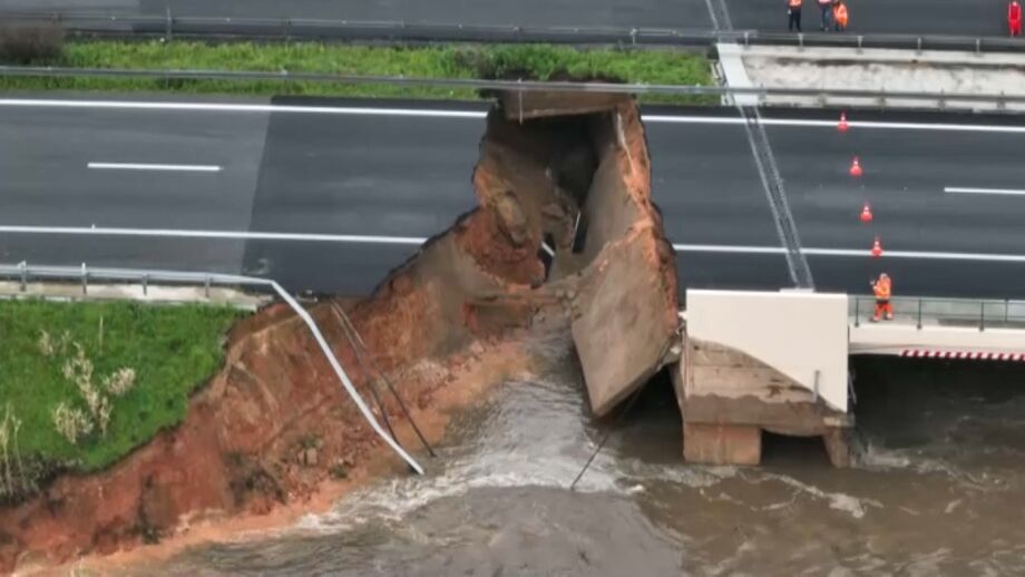 Os estragos provocados por rebentamento do dique do Mondego