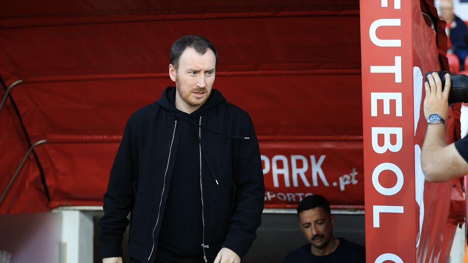 Mangala elogia Ian Cathro pelo sucesso