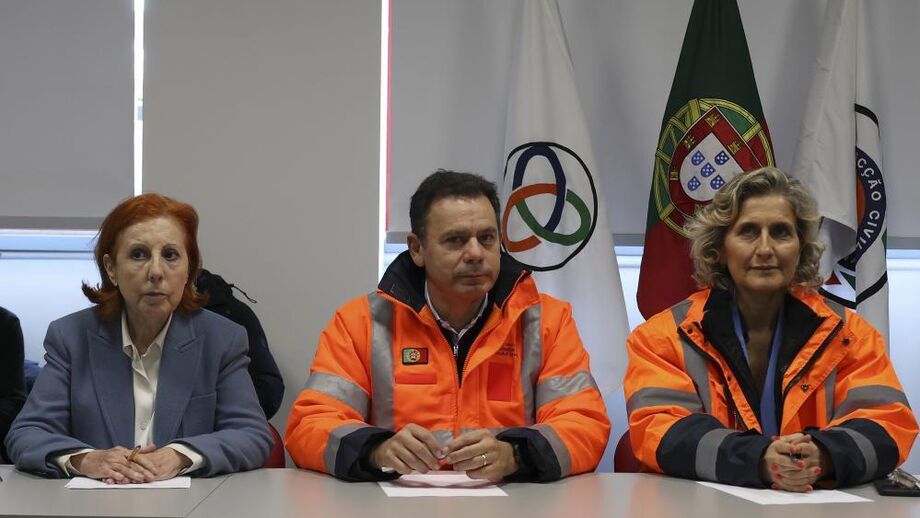 Primeiro-ministro diz que há mais de 8 mil pedidos para reparação de habitações