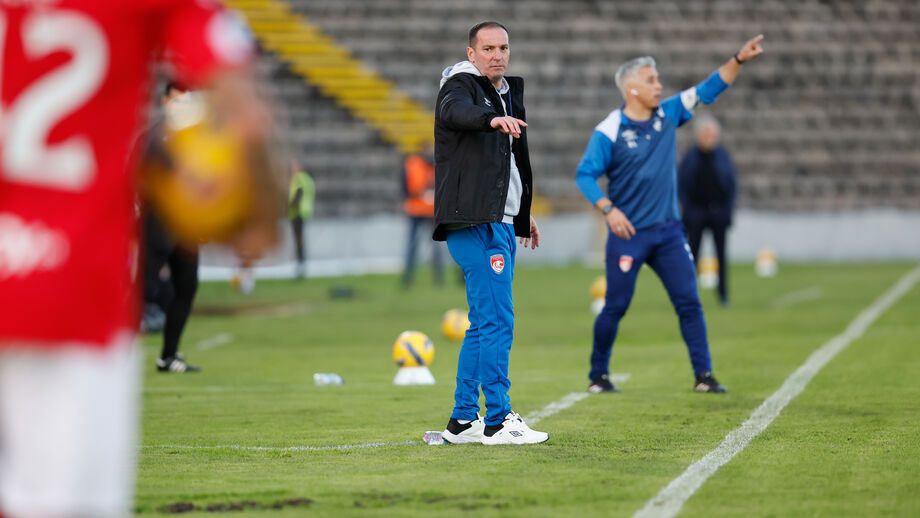 Petit no banco do Santa Clara