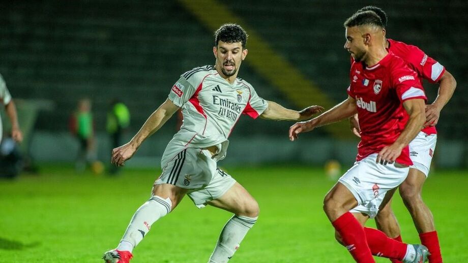 Tomás Araújo reavaliado após queixas no joelho durante o jogo