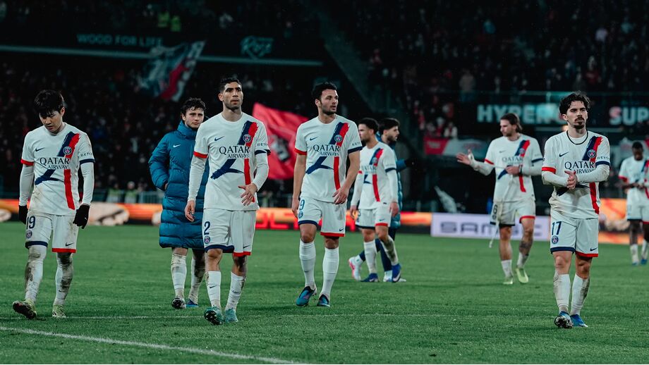 Desilusão de Gonçalo Ramos e Vitinha na derrota do PSG frente ao Rennes