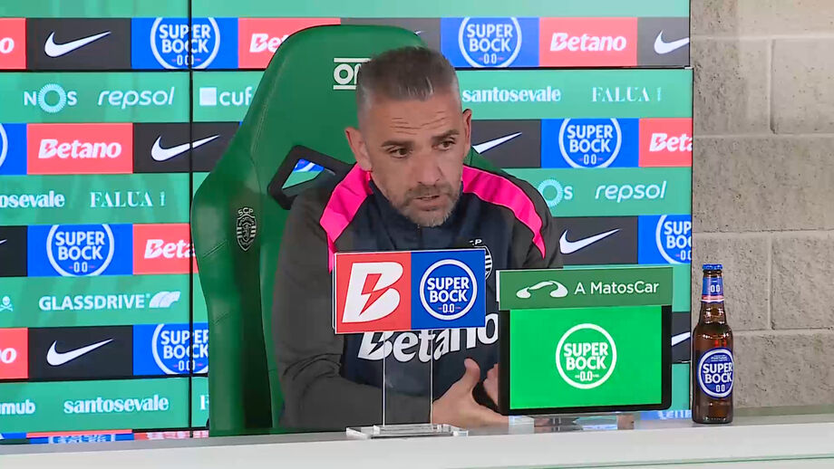 Treinador do Sporting confrontado com a situação do balneário, apanha-bolas, toalhas do guarda-redes...