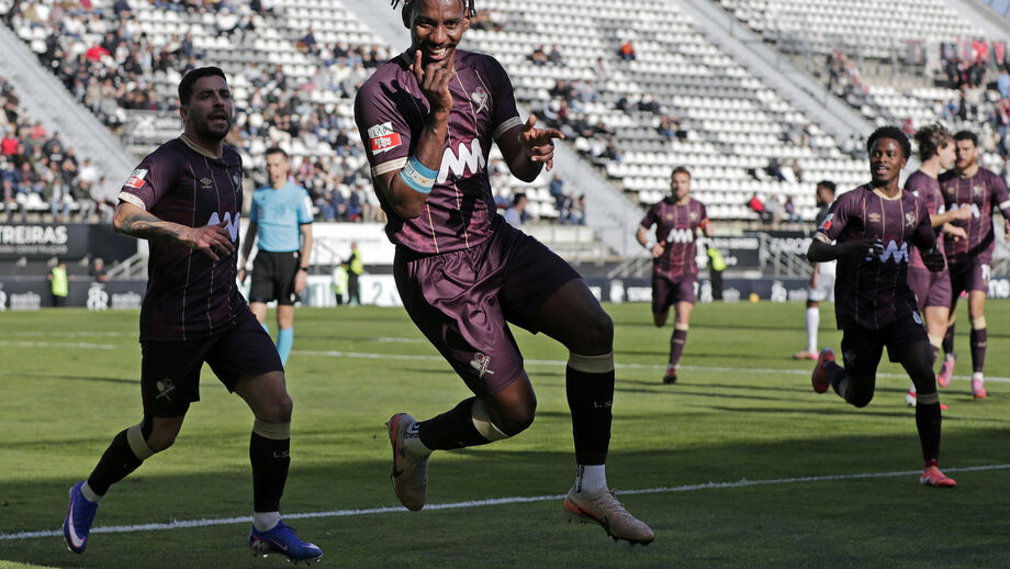 Róchez celebra golo que iniciou a reviravolta em Faro