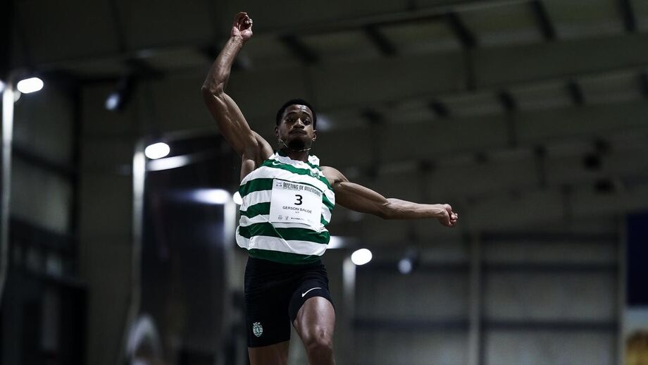 Gerson Baldé bate recorde de Carlos Calado no comprimento com 8.32 metros.
