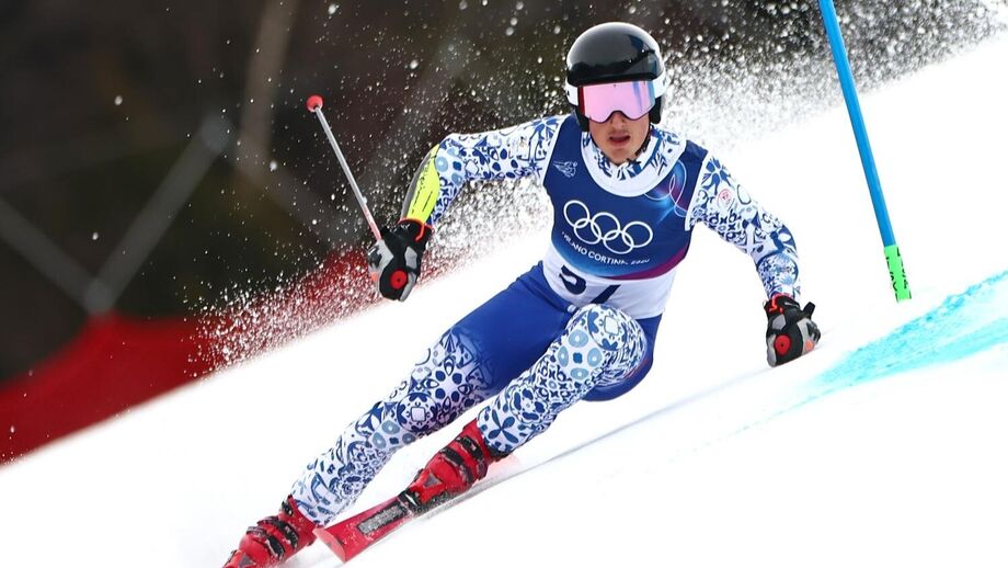 Emeric Guerillot desqualificado em prova de slalom em Stelvio, Itália.
