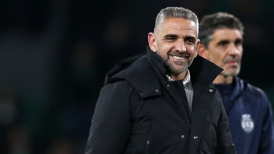 Rui Borges sorriu depois de o Sporting derrotar o Famalicão na 22.ª jornada do campeonato