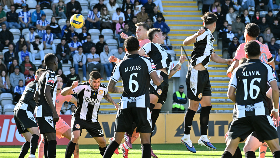 Bednarek marcou, de cabeça, o golo que deu a vitória ao FC Porto na Choupana, diante do Nacional