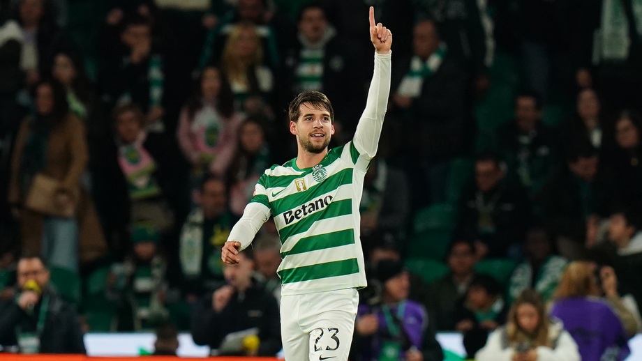 Daniel Bragança celebra golo pelo Sporting