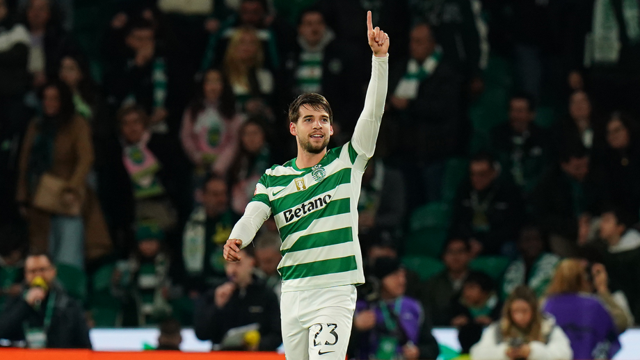 Daniel Bragança celebra golo pelo Sporting