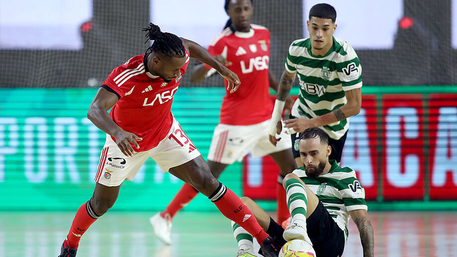Pany Varela com a camisola do Benfica frente ao Sporting