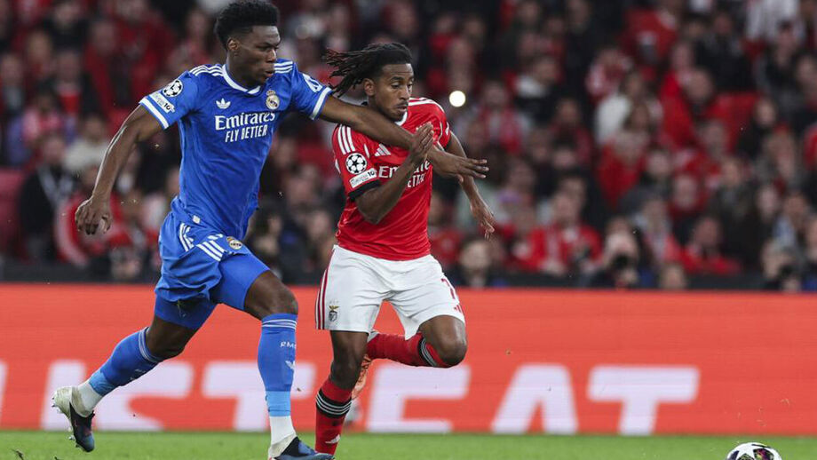 Aurélien Tchouaméni e Leandro Barreiro disputam a bola durante o Benfica-Real Madrid