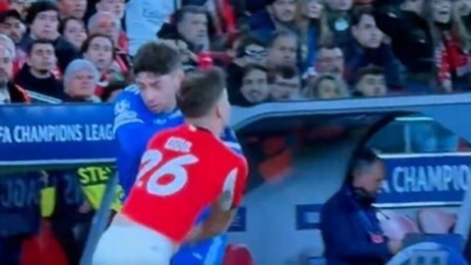 O lance entre Valverde e Dahl aos 83'