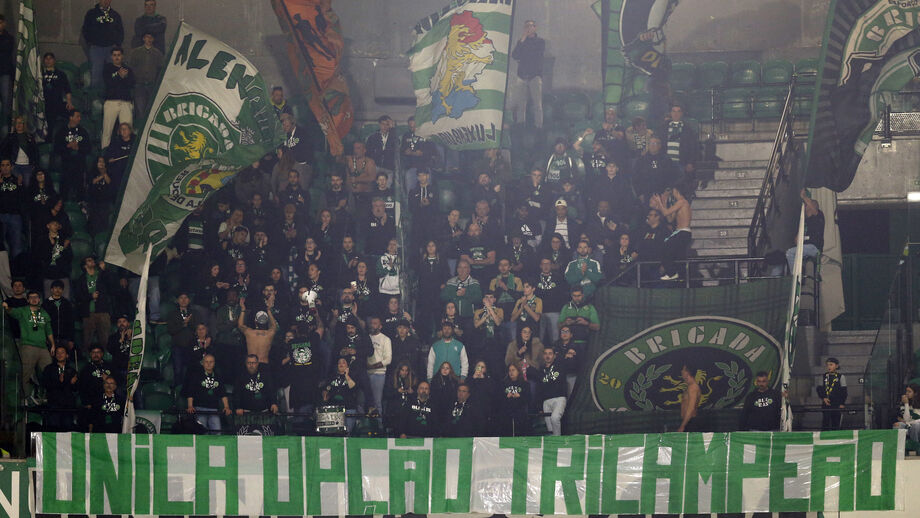 Adeptos continuam a apontar ao tricampeonato - e puxam pela equipa