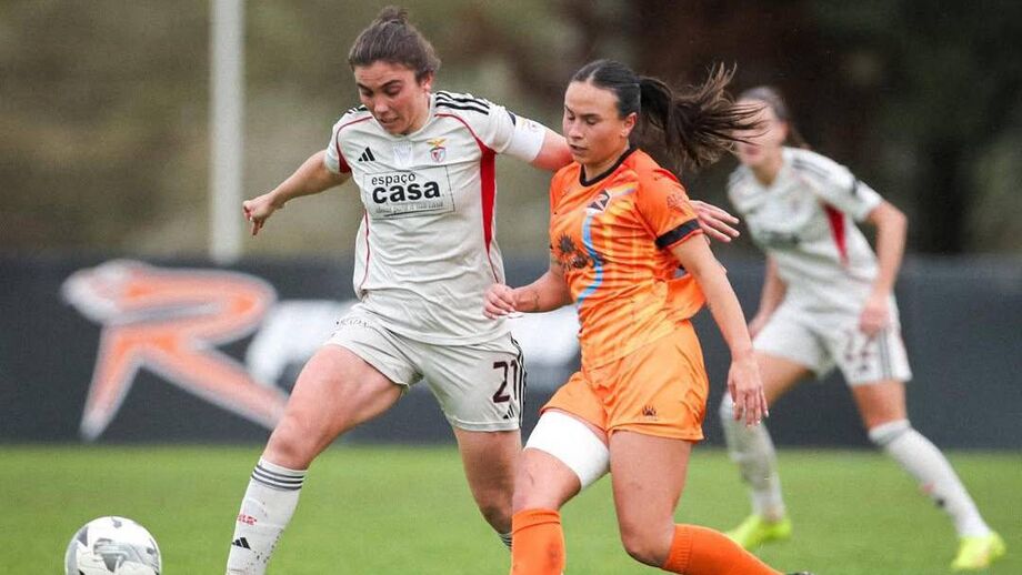 Pauleta (à esquerda) num jogo com o Racing Power 