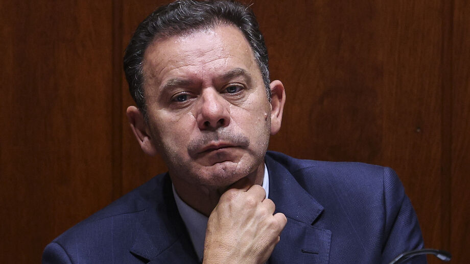 Montenegro debate mau tempo no parlamento após demissão no MAI