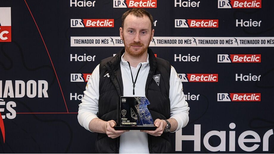 Ian Cathro recebe prémio de melhor treinador da Liga Portugal Betclic em janeiro