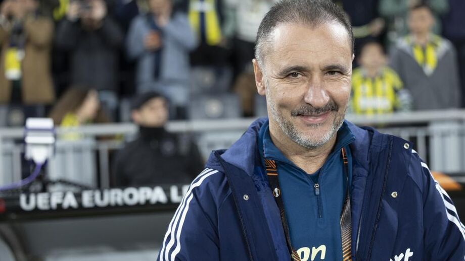 Vítor Pereira entrou a ganhar pelo Nottingham Forest