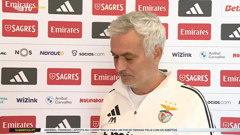 Treinador do Benfica comenta caso Prestianni-Vinícius