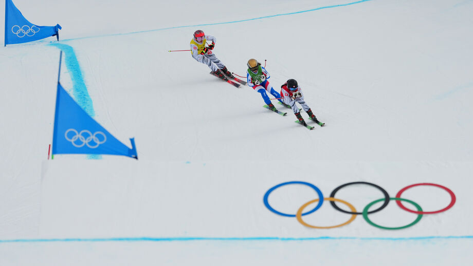 Atletas competem nos Jogos Olímpicos de Inverno com energia limpa em Itália