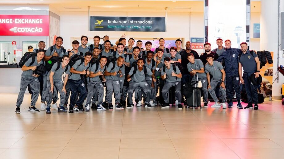 Equipa de futebol viaja para compromisso internacional