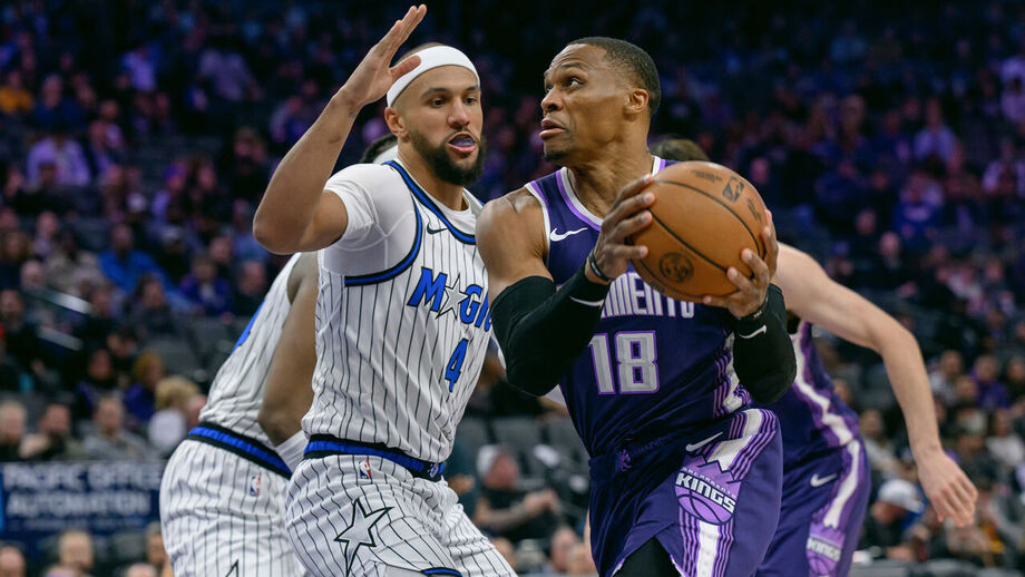 Russell Westbrook (à direita)