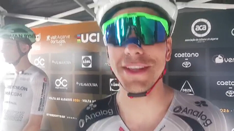 Record esteve à conversa com o ciclista antes da última etapa da Volta ao Algarve