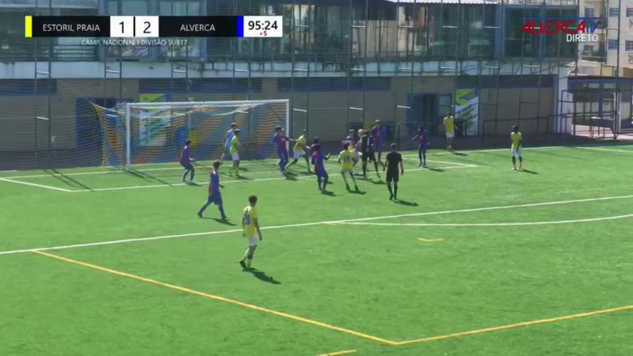 Tiago Vicente subiu à área do Alverca e decidiu o encontro aos 90'+6