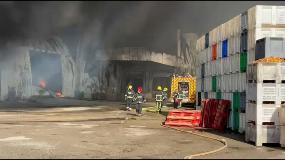 Chamas deflagraram ao início da tarde deste domingo