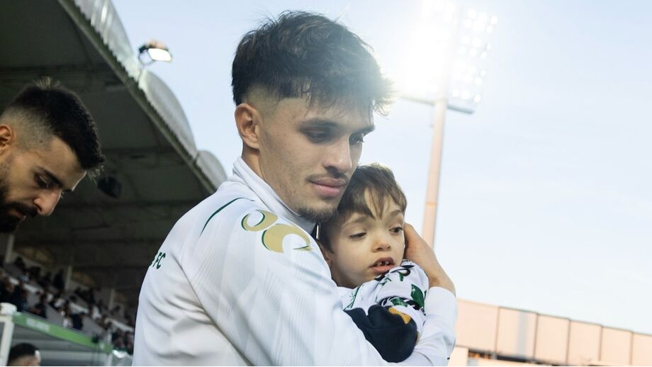 Dinis Pinto com o pequeno Salvador