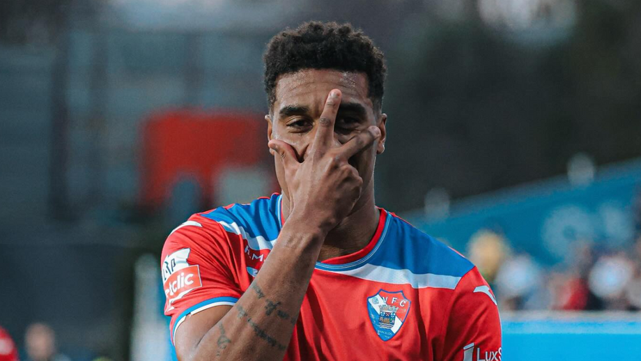 Murilo festeja golo frente ao Estoril