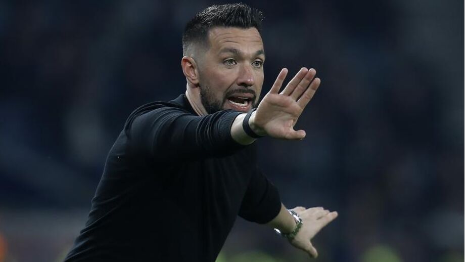 Farioli durante o FC Porto-Rio Ave