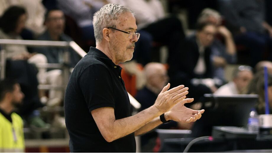 Luís Magalhães orgulhoso com a equipa na conquista da Taça de Portugal de basquetebol
