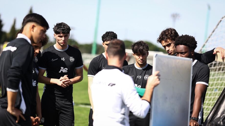 Plantel do Sporting prepara fase a eliminar da Youth League