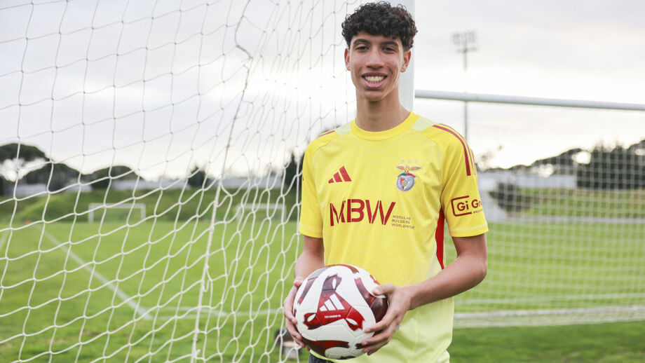 Luiz Guedes, guarda-redes de 16 anos, assina pelo Benfica após passagem no Sporting