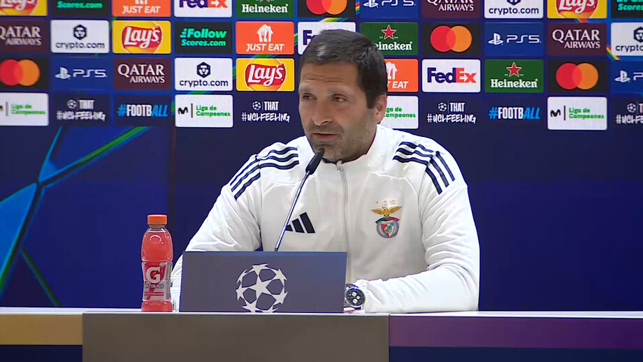 O treinador do Benfica vai cumprir suspensão de um jogo na Champions