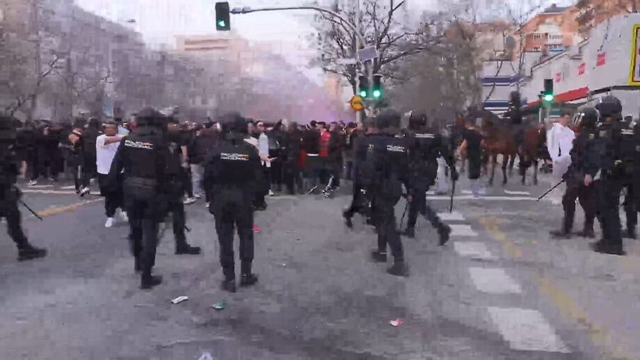 Segundo a CMTV, houve um casual dos encarnados que saiu da caixa de segurança e não quis destapar a cara